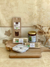 Charger l'image dans la galerie, coffret gourmand, saveurs de Provence", coffret cadeau, plaisir d'offrir
