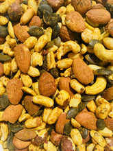 Charger l'image dans la galerie, mélange de fruits secs au curry, amande, noisette, graine de courge, arachide, noix de cajou, pour apéritif