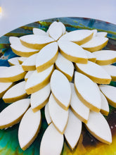 Charger l&#39;image dans la galerie, calisson de Provence, abricot, artisanal, 100% bio - angele confiserie, calissons bio
